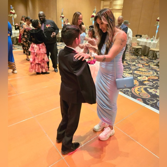 Norma Kamali one sleeve blue dress as seen on Carrie Bradshaw - Picture 3 of 3